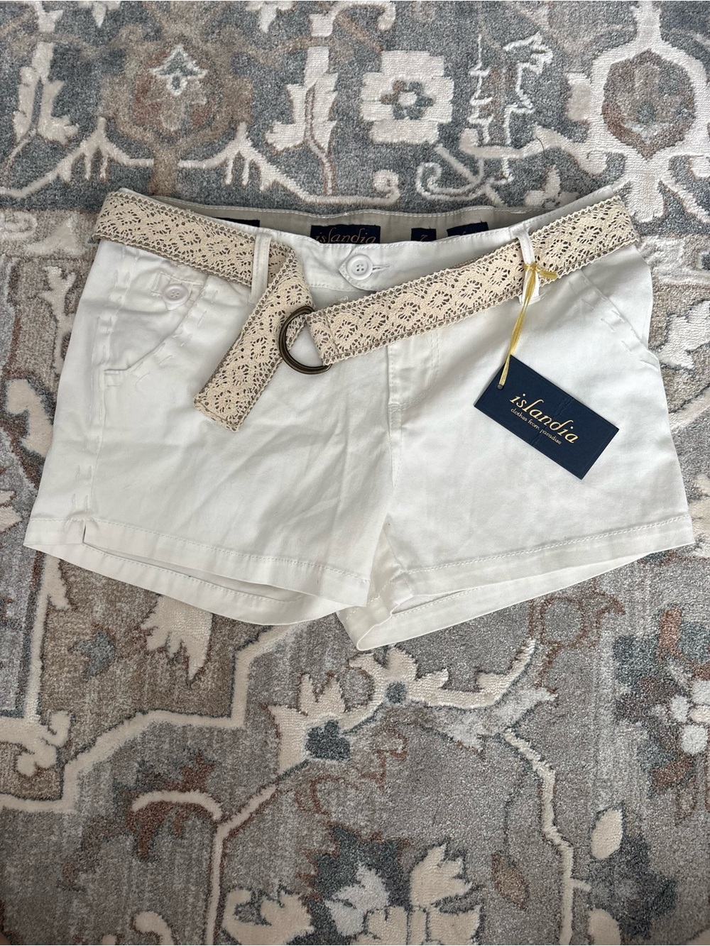 islandia White Women’s Jean Shorts with Crochet Belt